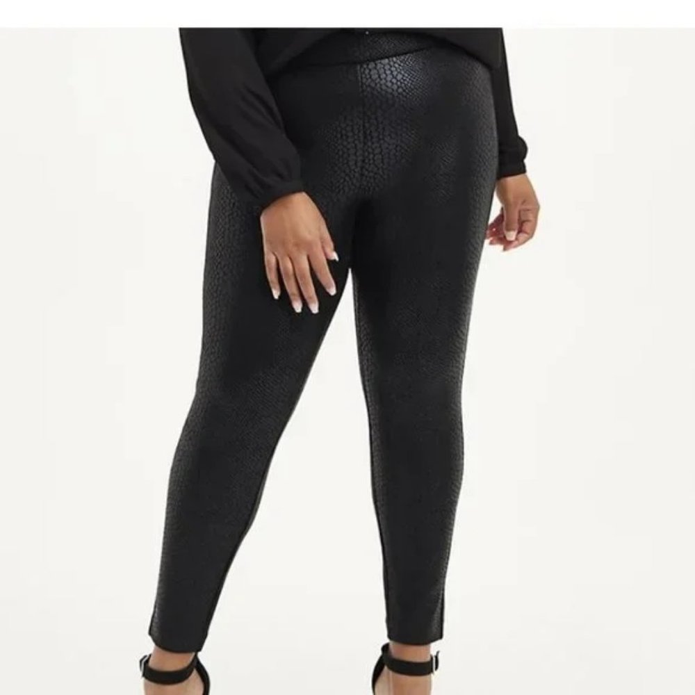 NWT TORRID BLACK CROC SHINE SLIM FIT PIXIE PANTS SIZE 12 or 1x